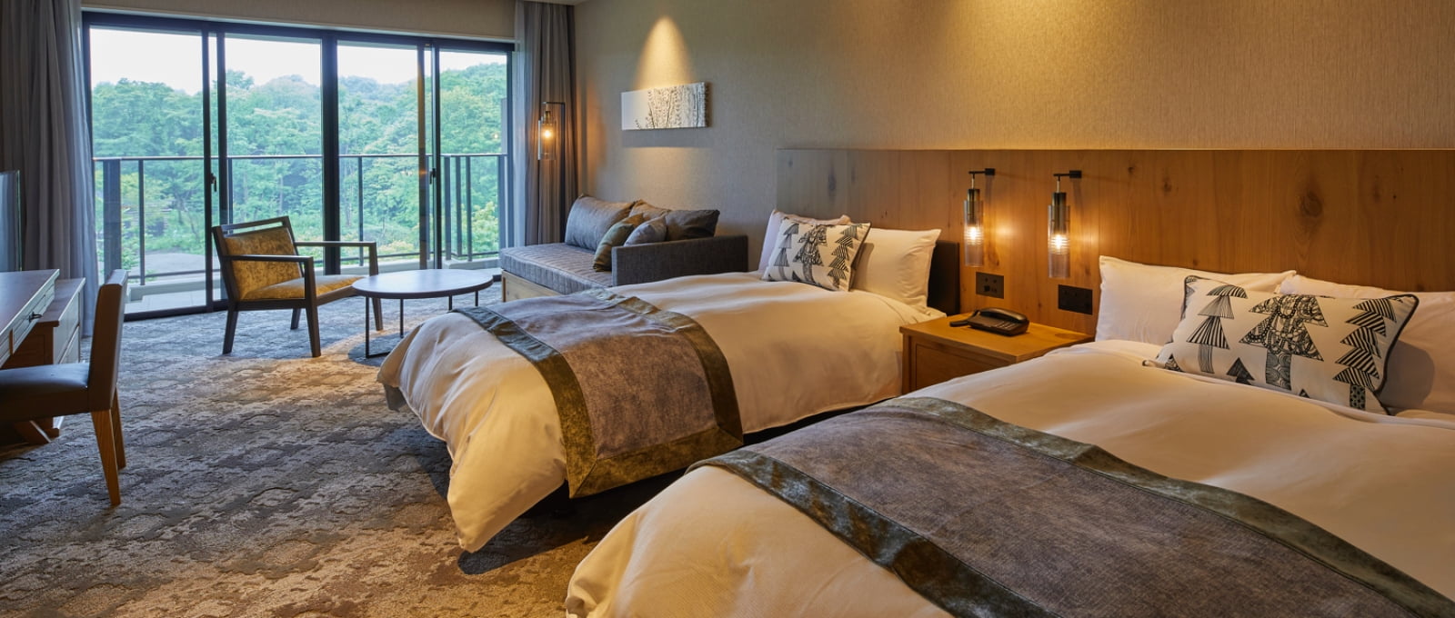 洋室　定員：3名　広さ：42～44㎡