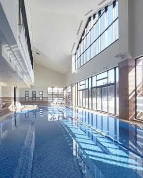 屋内温水プール