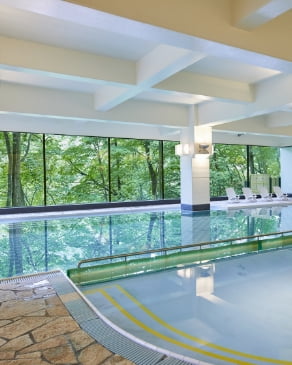 室内温水プール