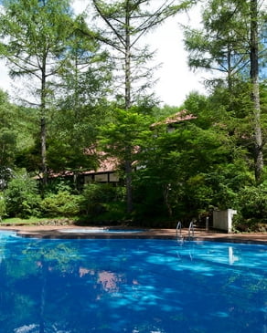 屋外プール「ガーデンプール」