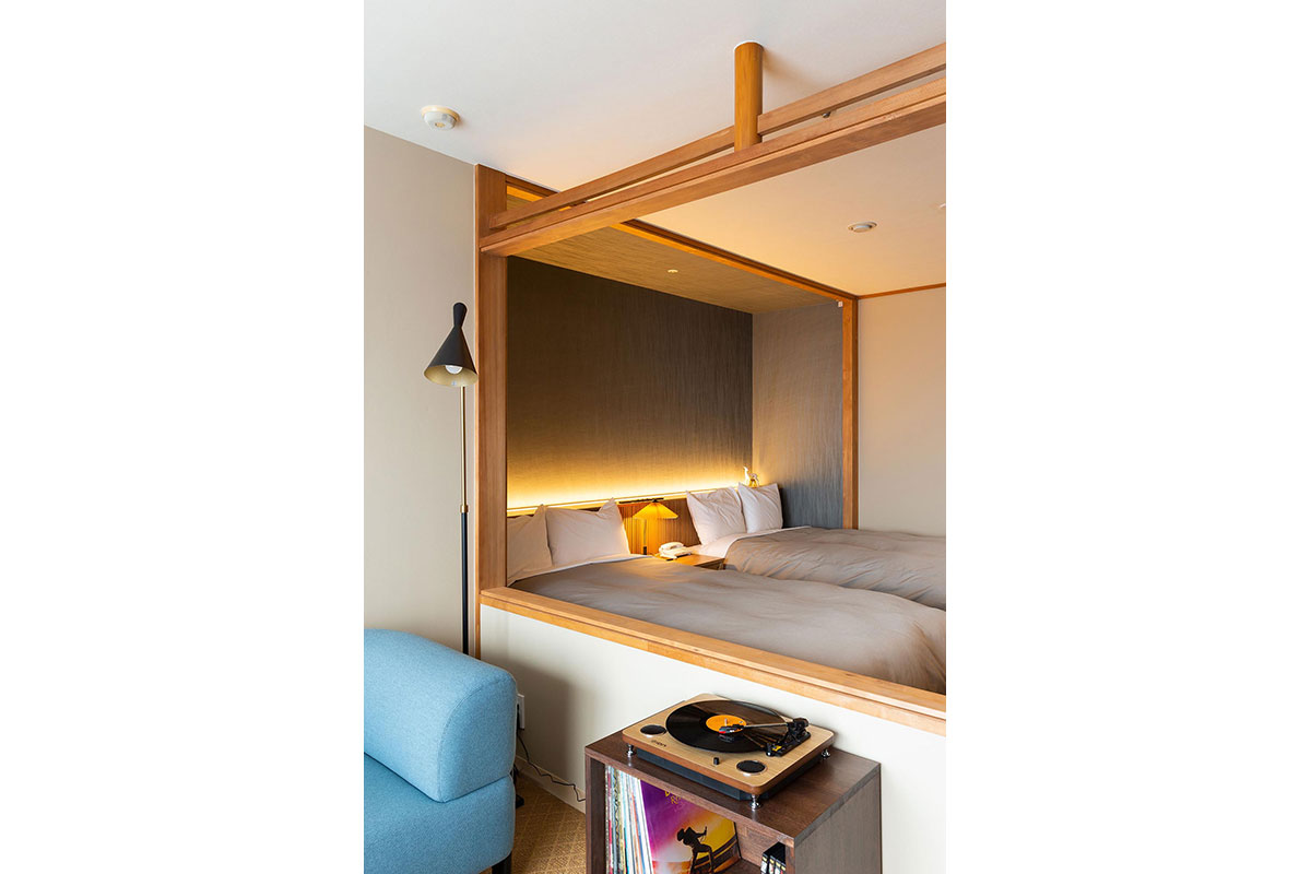 BOOK & MUSIC ROOM PHOTO 2