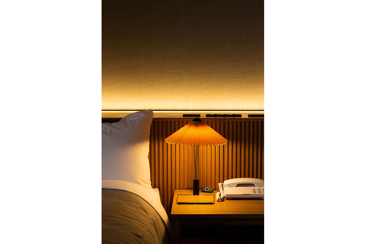 BOOK & MUSIC ROOM PHOTO 3