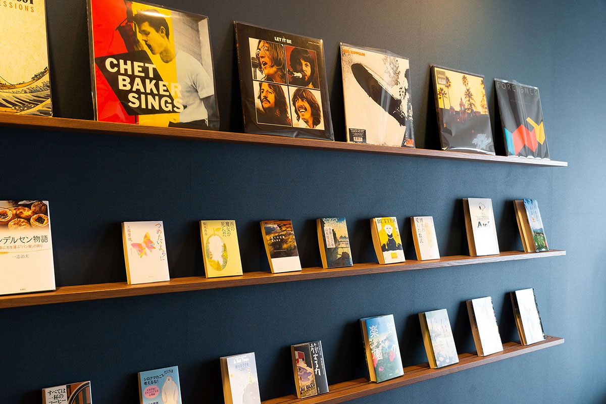 BOOK & MUSIC ROOM PHOTO 5