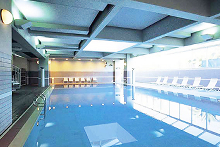 屋内温水プール