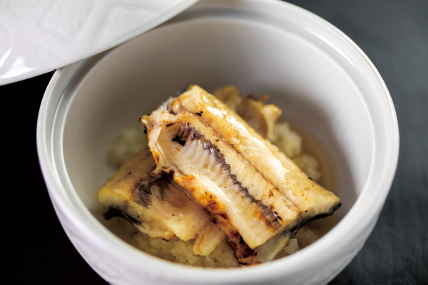 蓋物「鰻の飯蒸し」