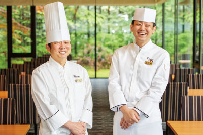 洋食料理長／菊谷彰洋（左）、総料理長／能戸勝成（右）