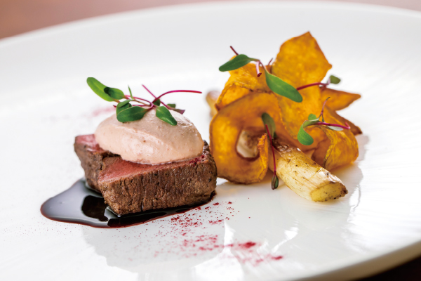 蝦夷鹿のロティとフォアグラのムース ポルト酒のソース