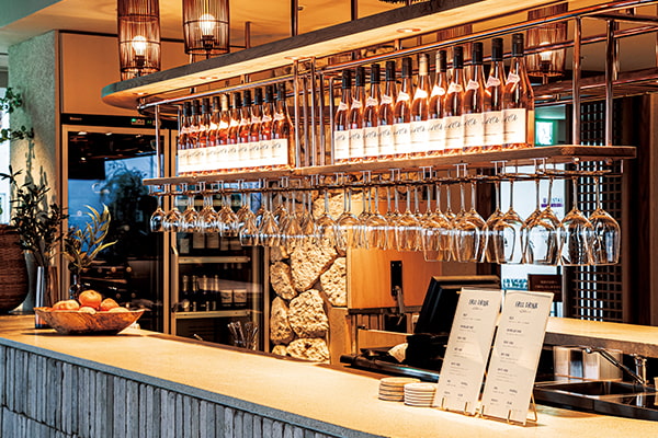 大地に芽吹く春をイメージ