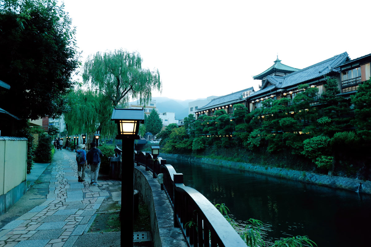 博識ガイドが指南する街歩き伊東街中遊歩