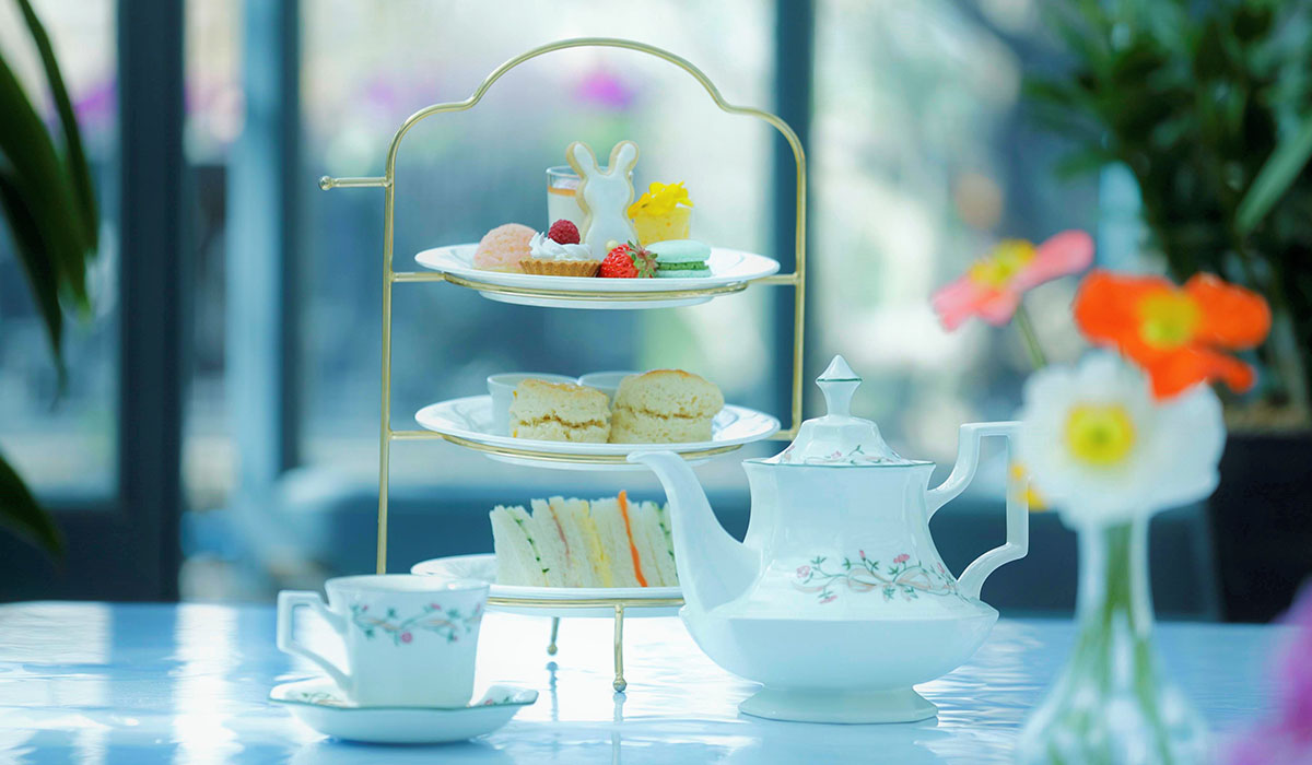 英国式庭園で楽しむアフタヌーンティー