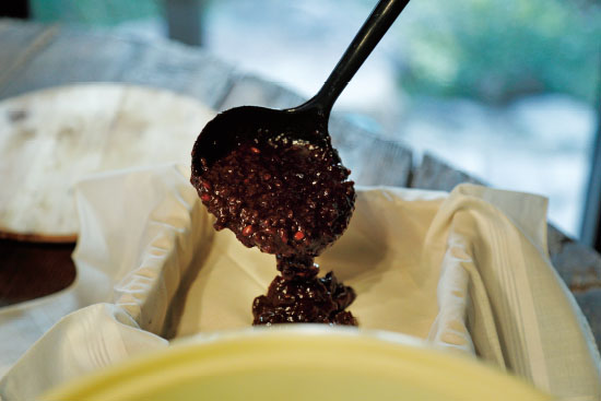 #01 6代目が醤油づくりを案内