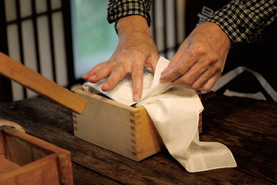 #01 6代目が醤油づくりを案内