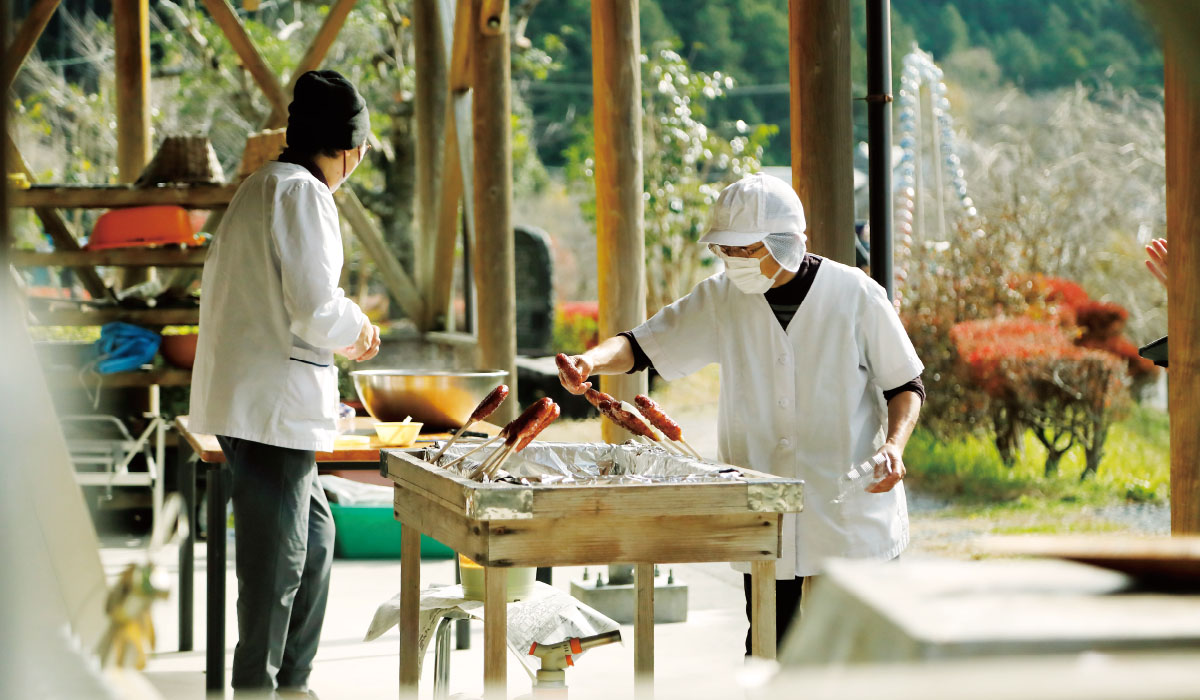 #02 地元の伝統食をつくって食べる