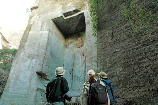 高さ30メートルの大観音石像