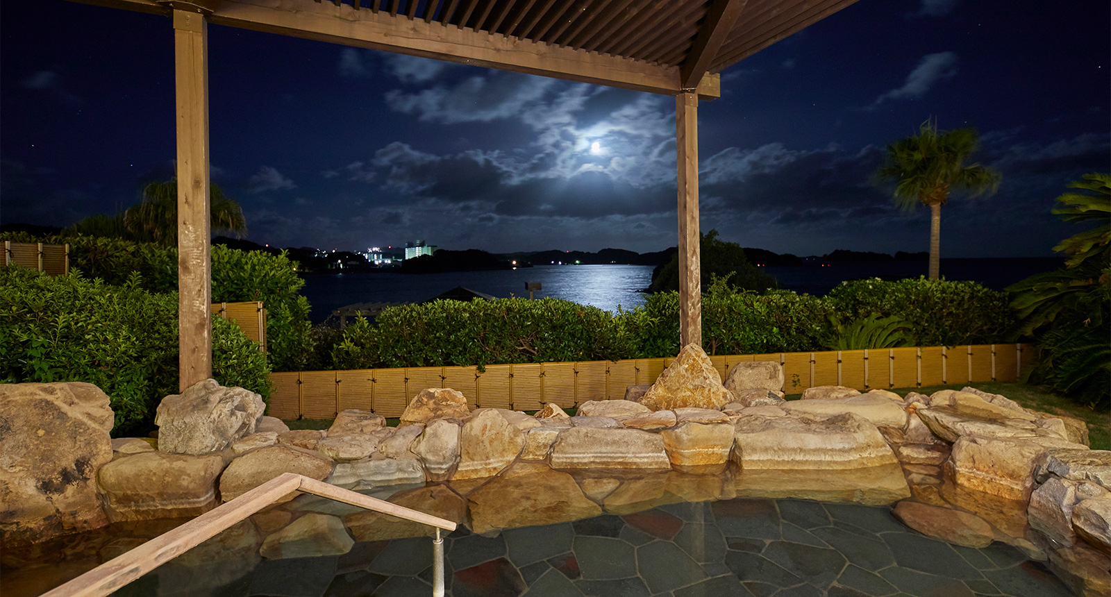 露天風呂　夜景